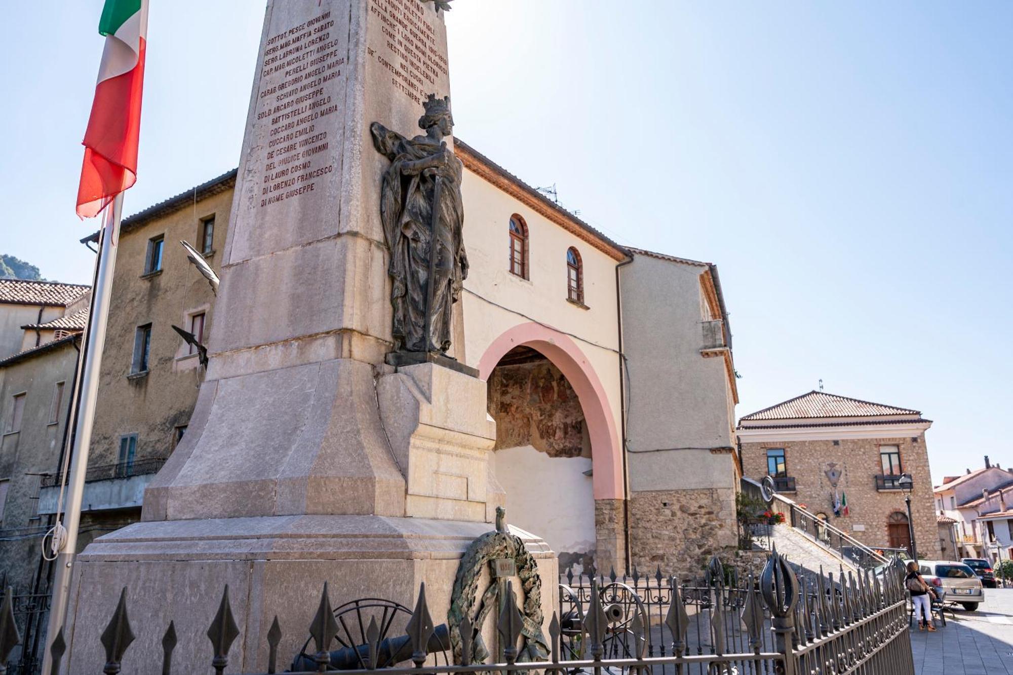 Piazza Laurino Apartments Basic Excursions Alto Cilento Pellegrinaggio Giubilare Exteriör bild