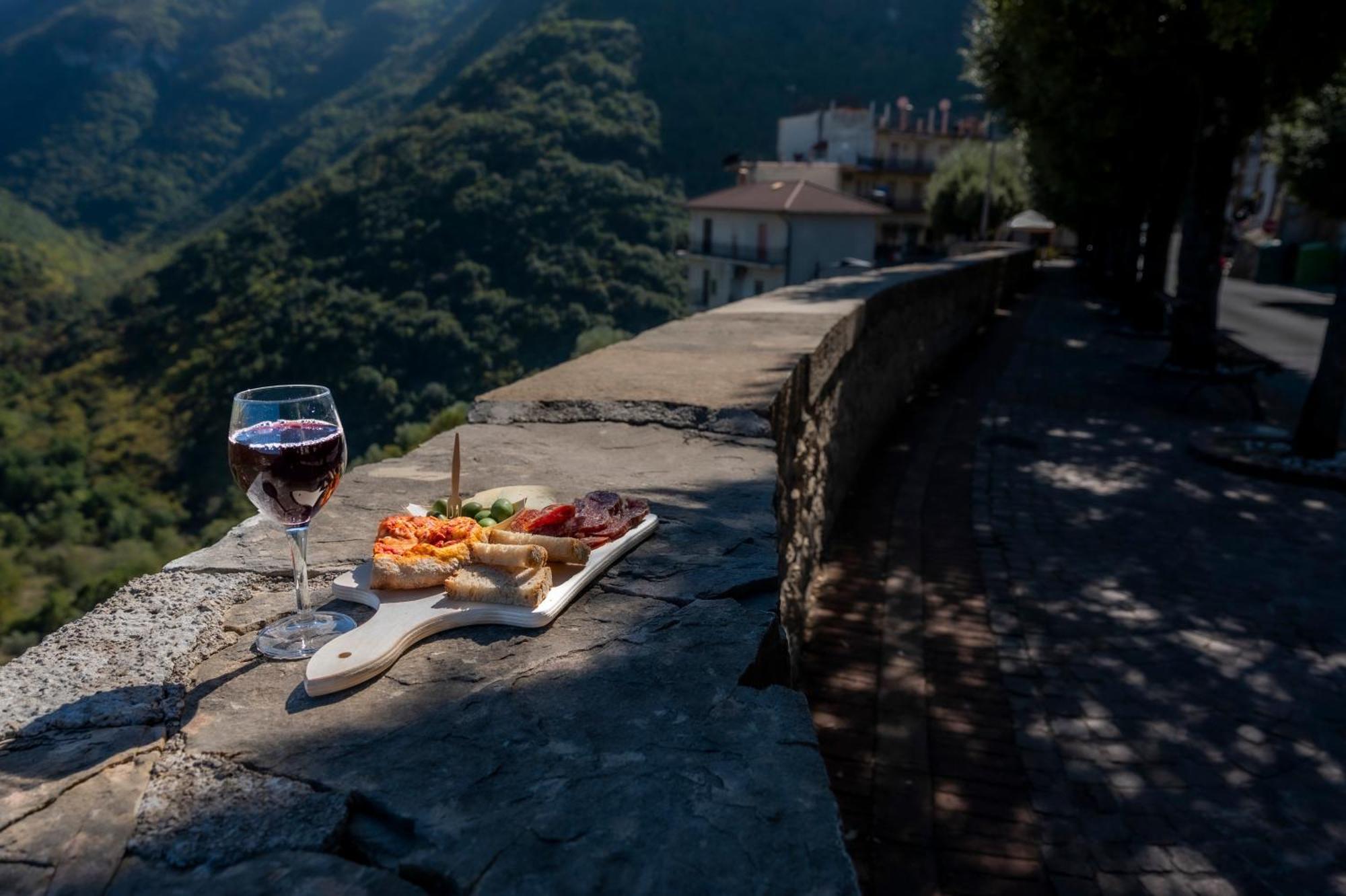 Piazza Laurino Apartments Basic Excursions Alto Cilento Cammino Giubilare Di Santelena Exteriör bild