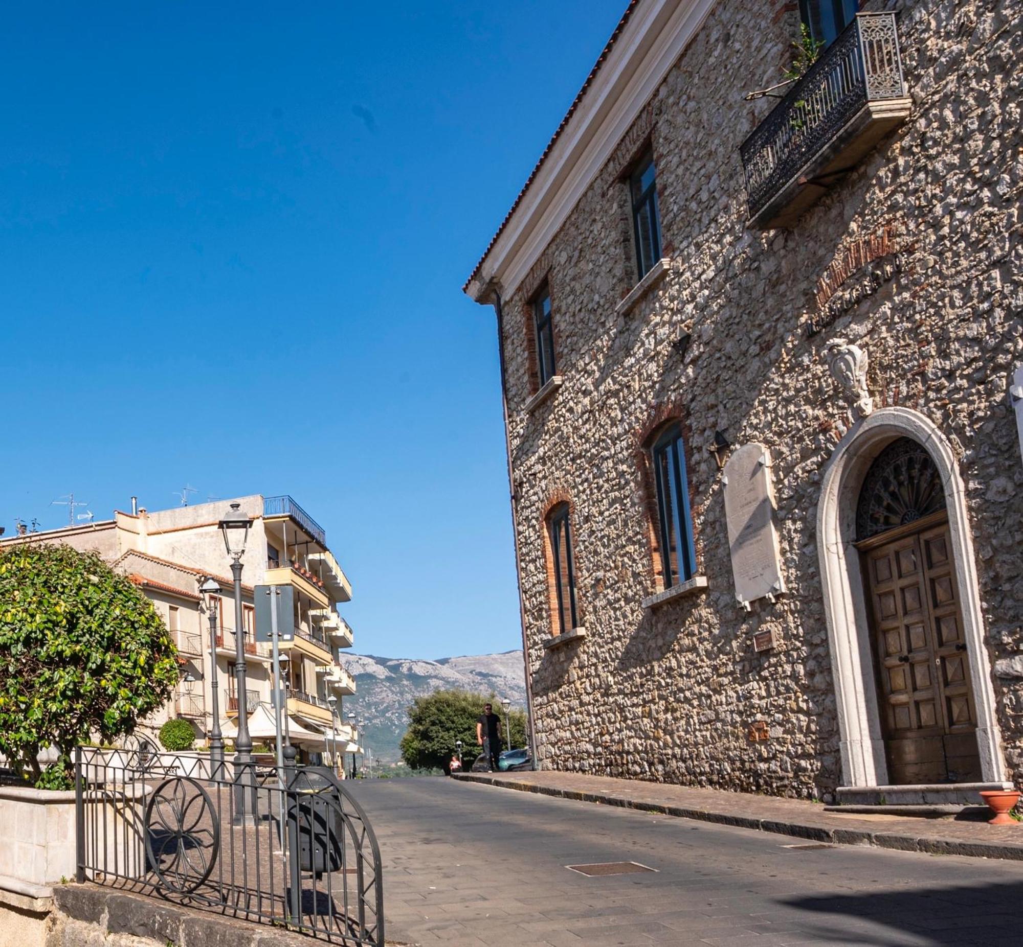 Piazza Laurino Apartments Basic Excursions Alto Cilento Cammino Giubilare Di Santelena Exteriör bild