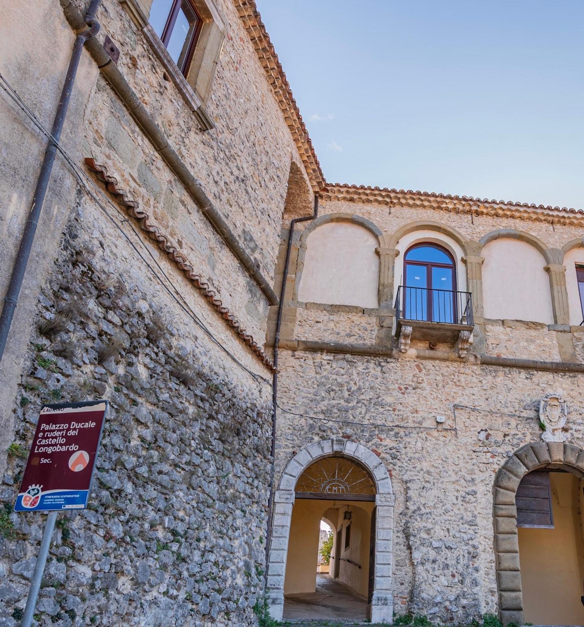 Piazza Laurino Apartments Basic Excursions Alto Cilento Cammino Giubilare Di Santelena Exteriör bild