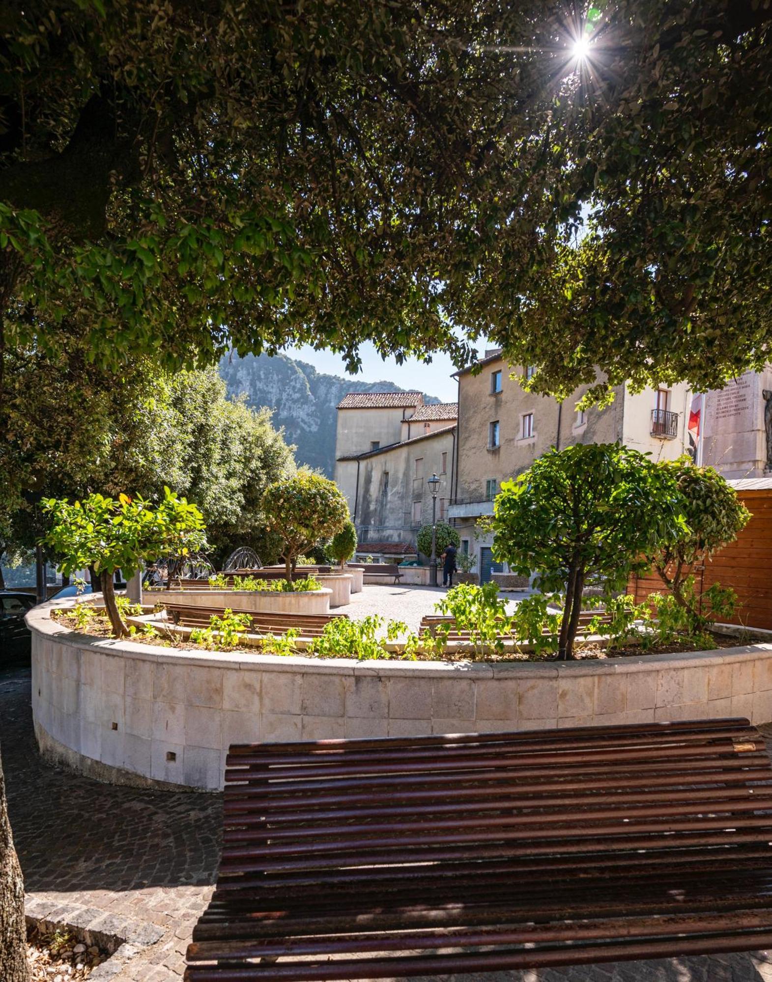 Piazza Laurino Apartments Basic Excursions Alto Cilento Cammino Giubilare Di Santelena Exteriör bild
